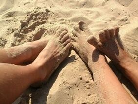 A infecção dos pés na praia